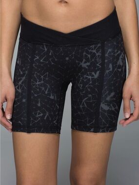 Lululemon pedal pace short color black